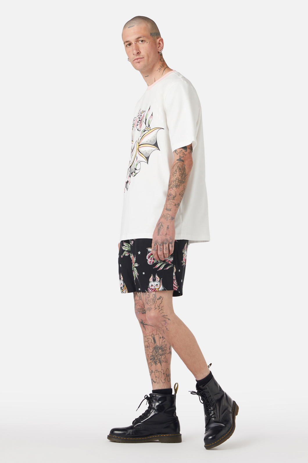 Black Friday - Fruit Bat Tee - cream