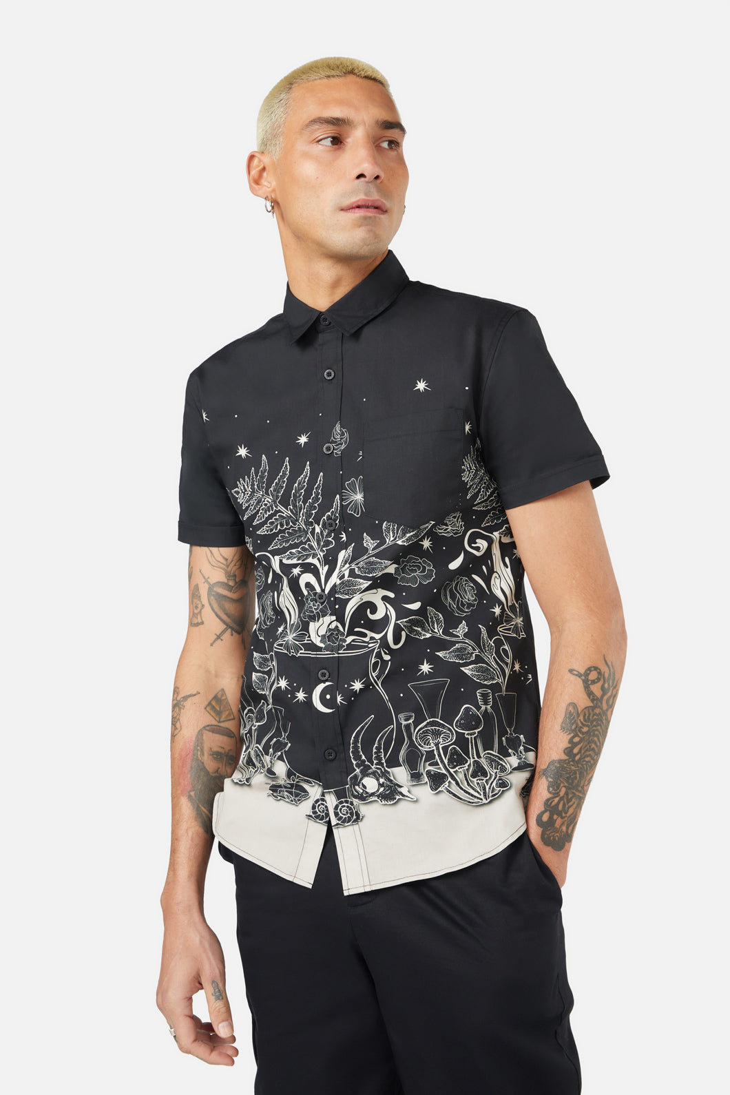 Black Friday - Witches Room Border Shirt - black