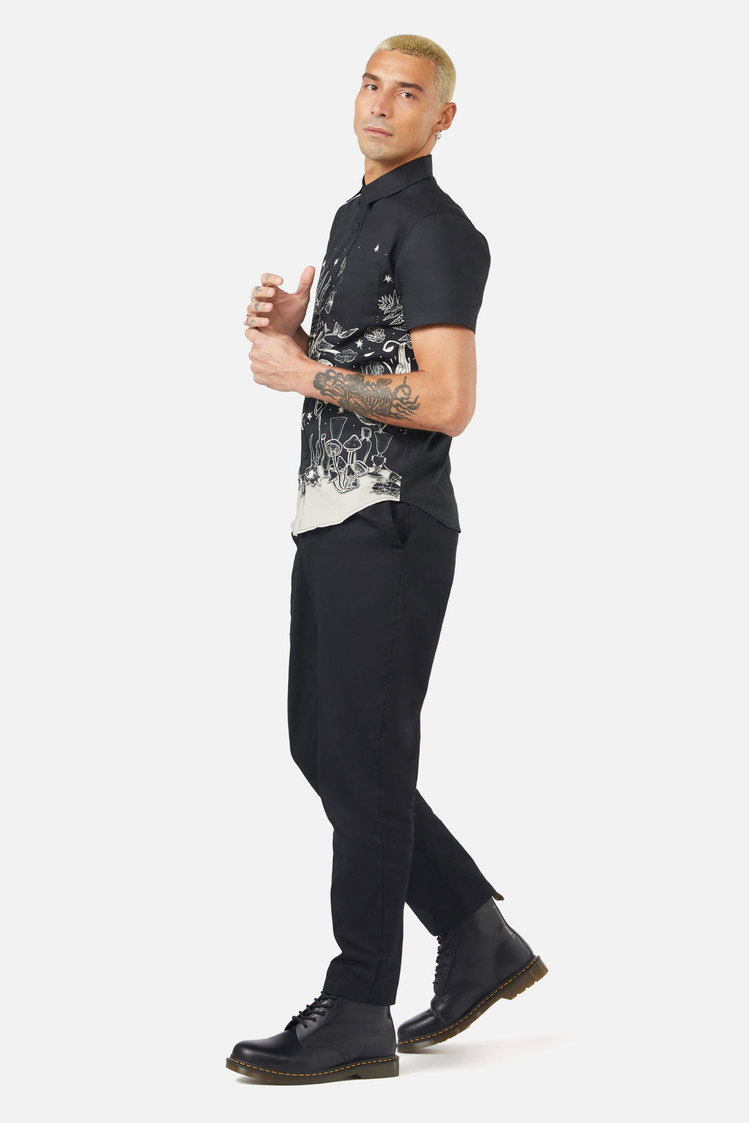 Black Friday - Witches Room Border Shirt - black