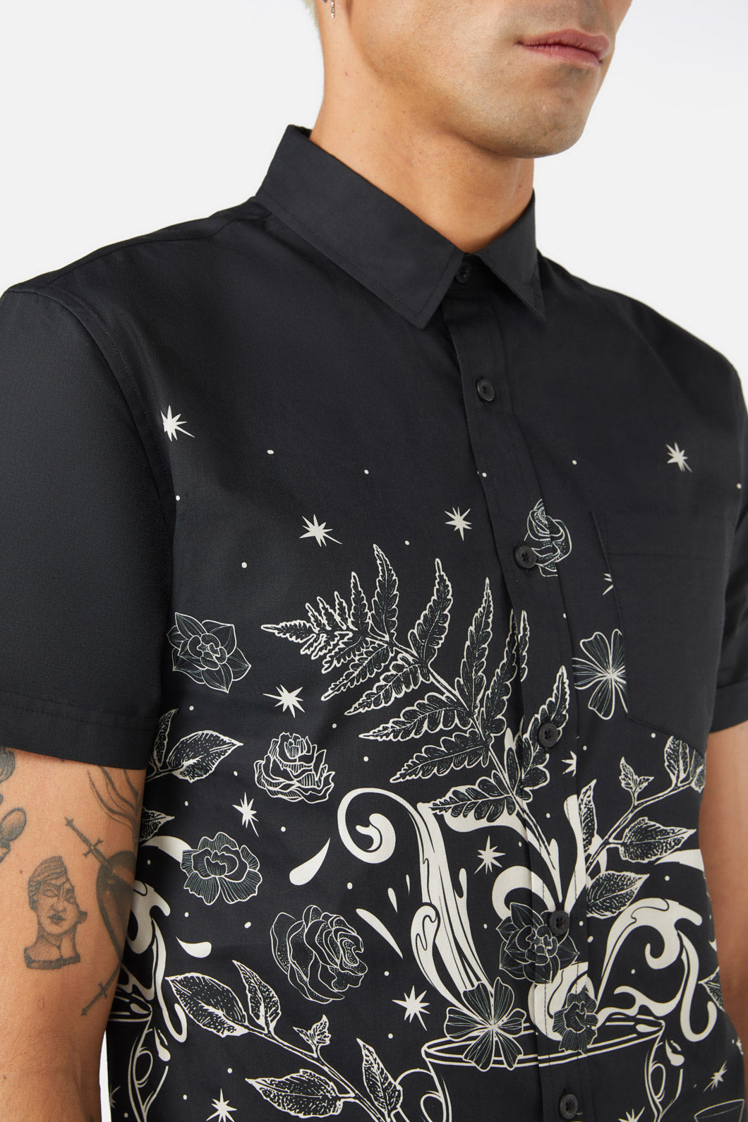Black Friday - Witches Room Border Shirt - black