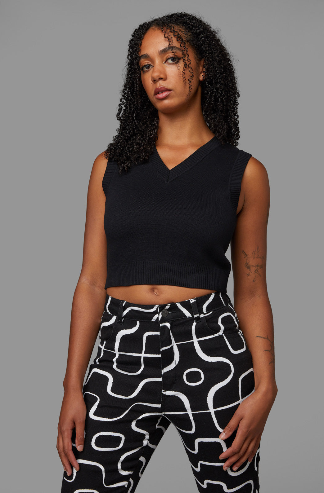 Black Friday - Haunted Bloom Knit Vest - black