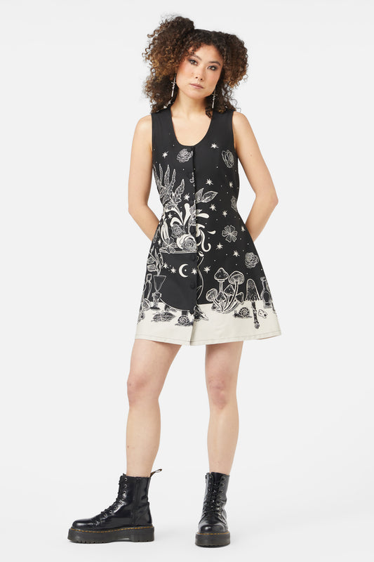 Black Friday - Witches Room Pinafore - black