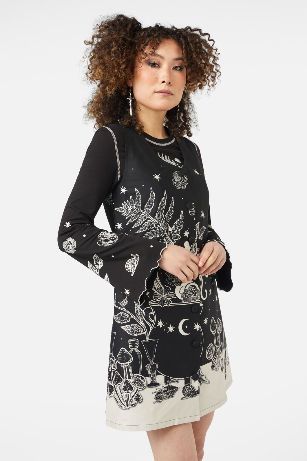 Black Friday - Witches Room Pinafore - black