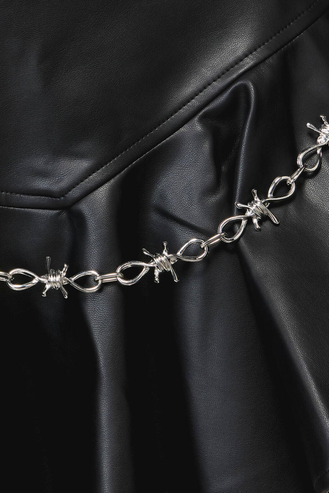 Black Friday - Large Barb Pant Chain - silver