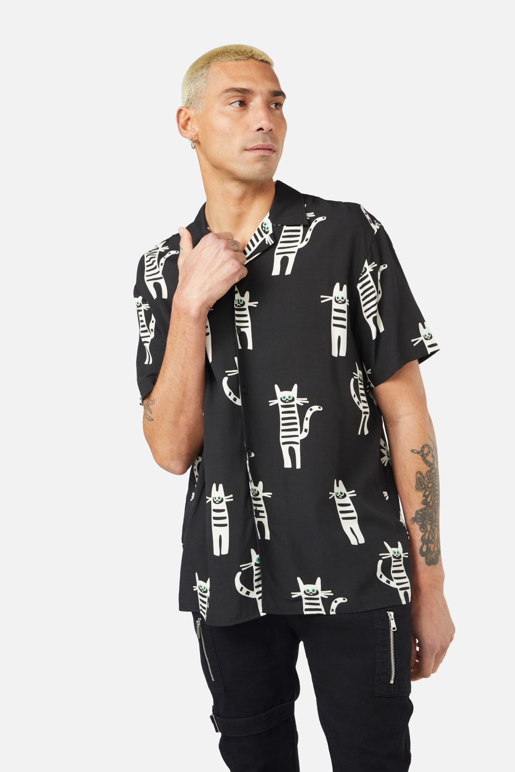 Dangerfield - Peculiar Puss SS Shirt - black