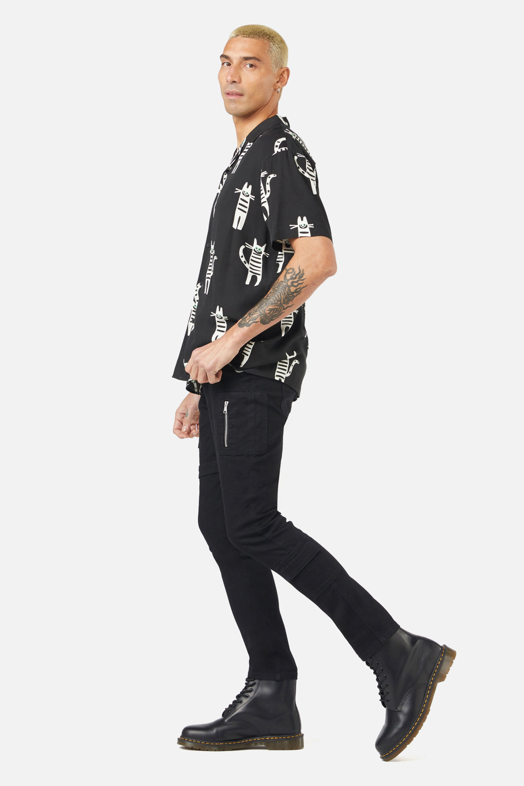 Dangerfield - Peculiar Puss SS Shirt - black