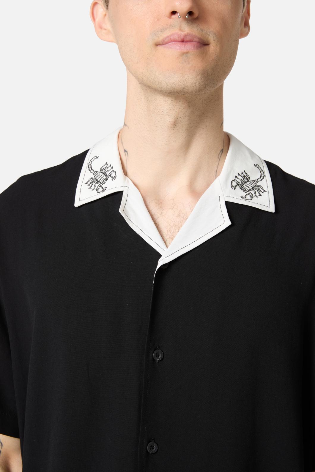 Dangerfield - ScorpionContrastCollarGothShir - black
