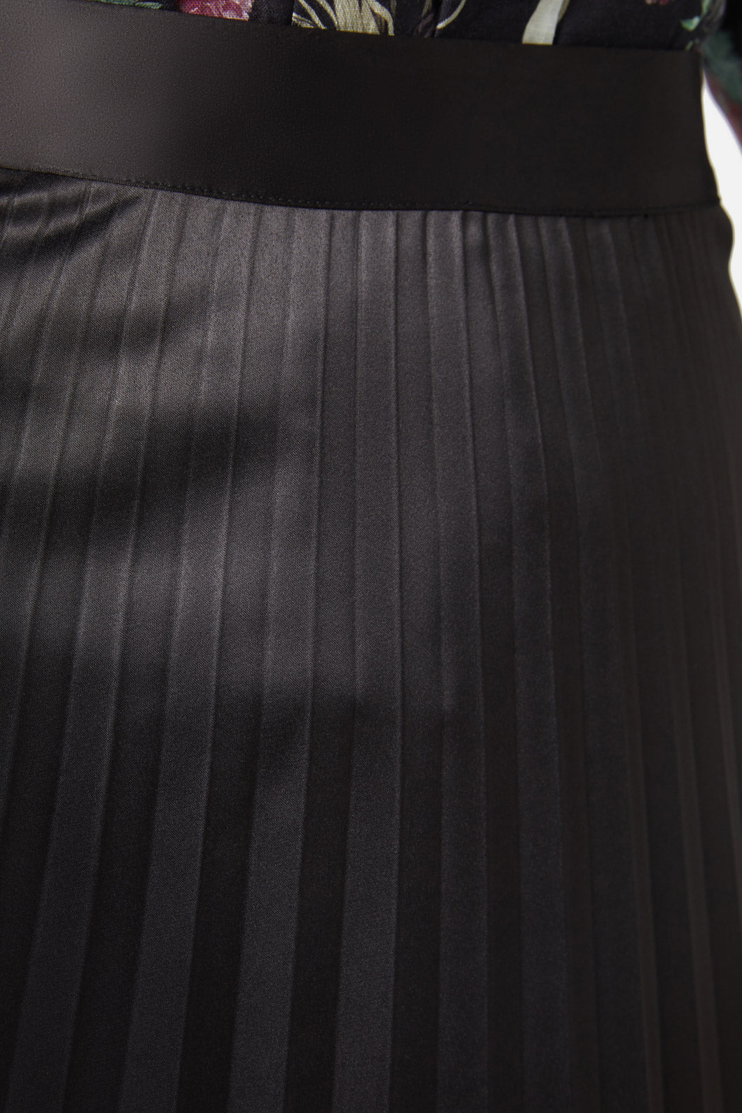 Dangerfield - Elegy Knife Pleat Midi Skirt - black