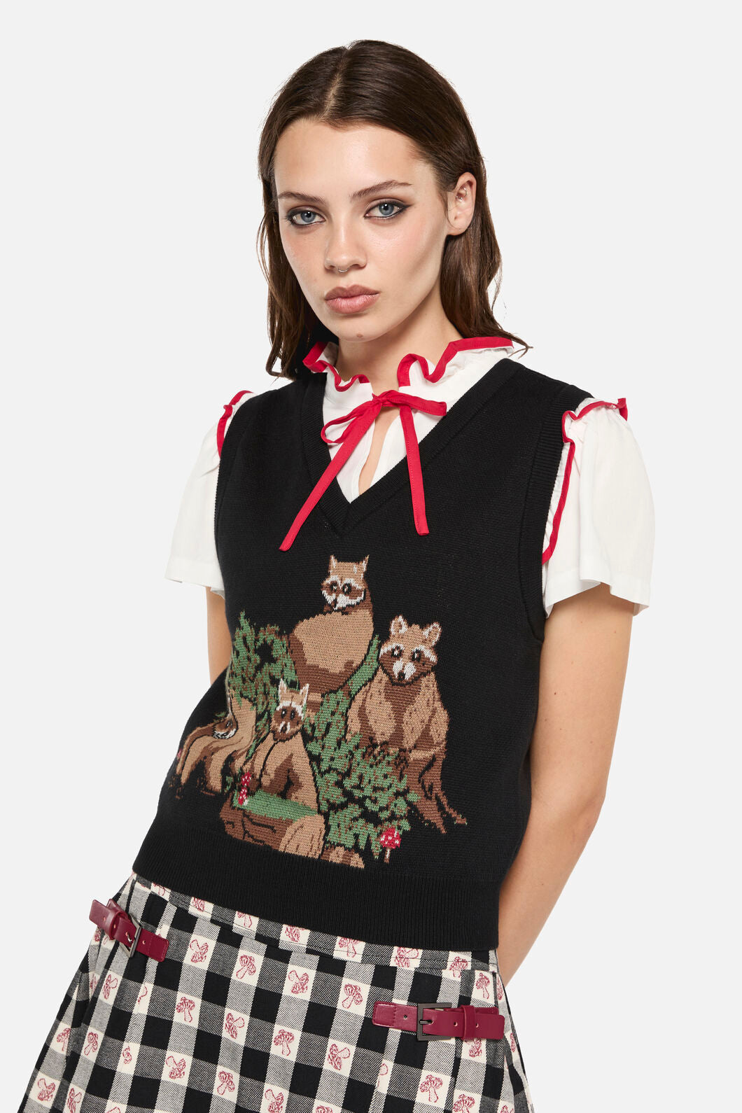 Dangerfield - Haus Of Raccoon Knit Vest - black-white