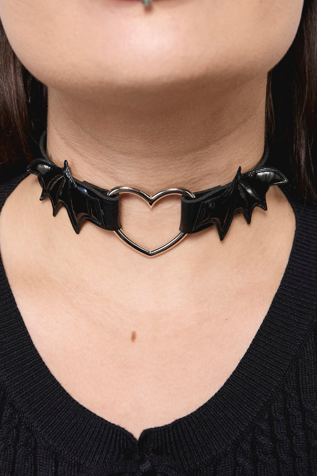 Dangerfield - Bat Wing Choker - black