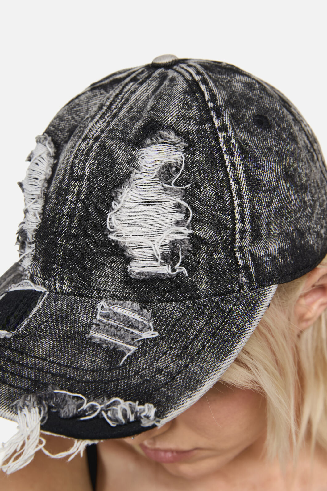 Dangerfield - Heavily Distressed Cap - black