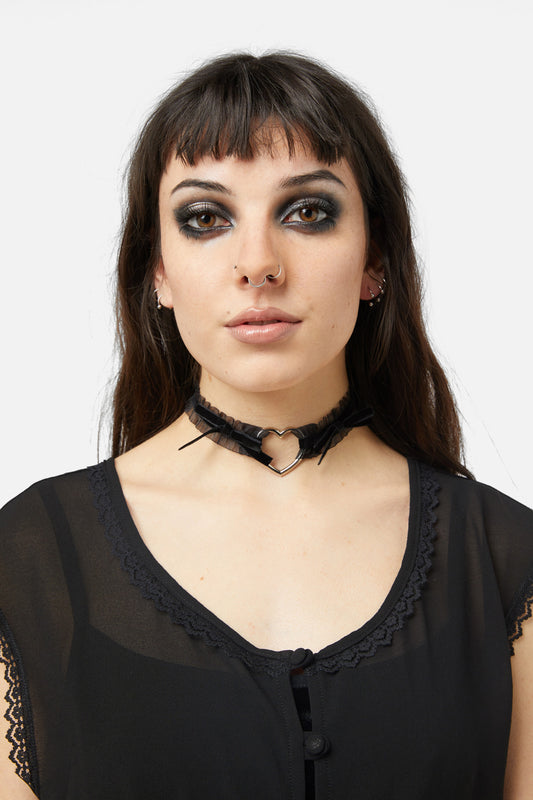 Dangerfield - Velvet Bow Heart Choker - black
