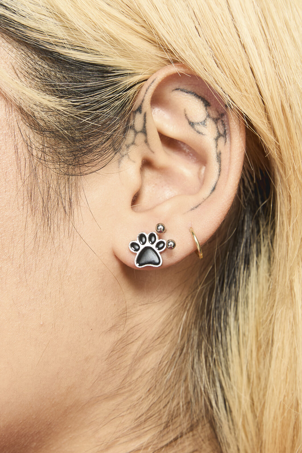 Dangerfield - Moggy Paw Print Studs - black