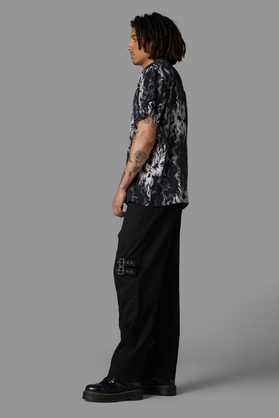 Black Friday - Up In Flames Short Sleeve Shirt - black