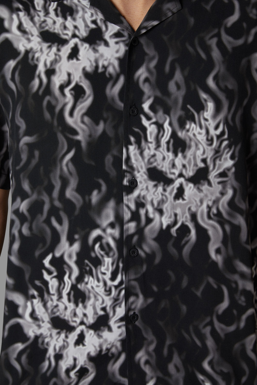 Black Friday - Up In Flames Short Sleeve Shirt - black