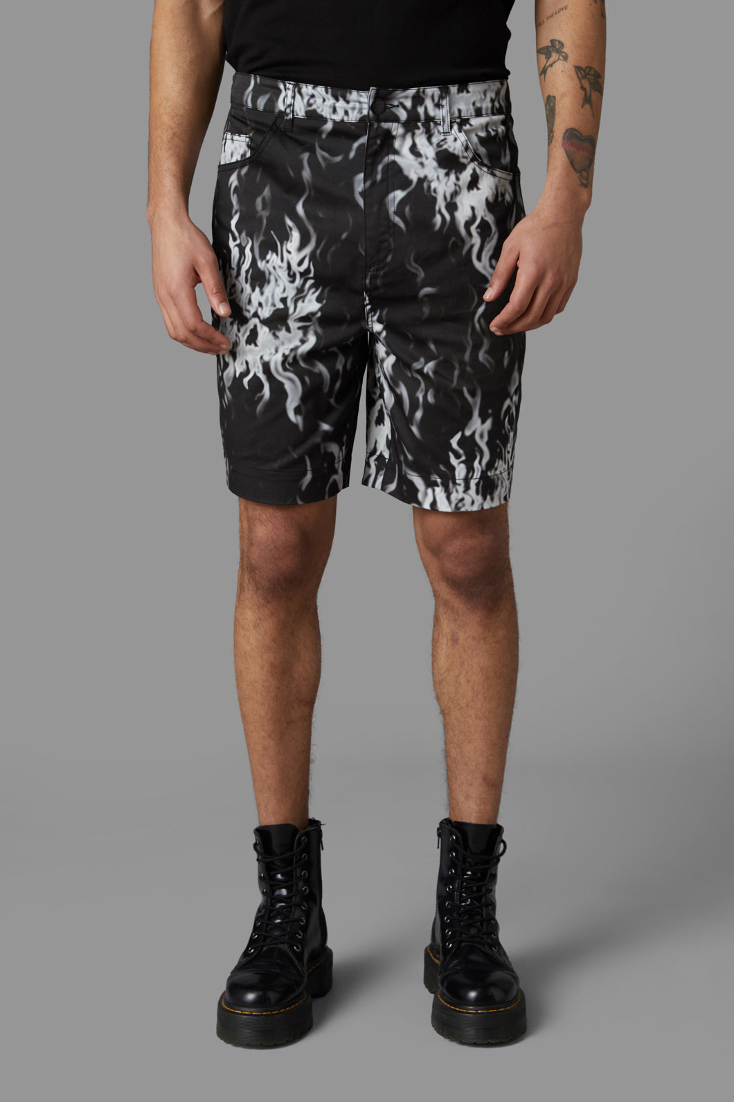 Black Friday - Gothic Veil Short - black