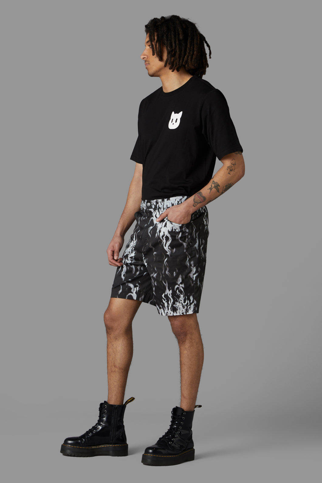 Black Friday - Gothic Veil Short - black