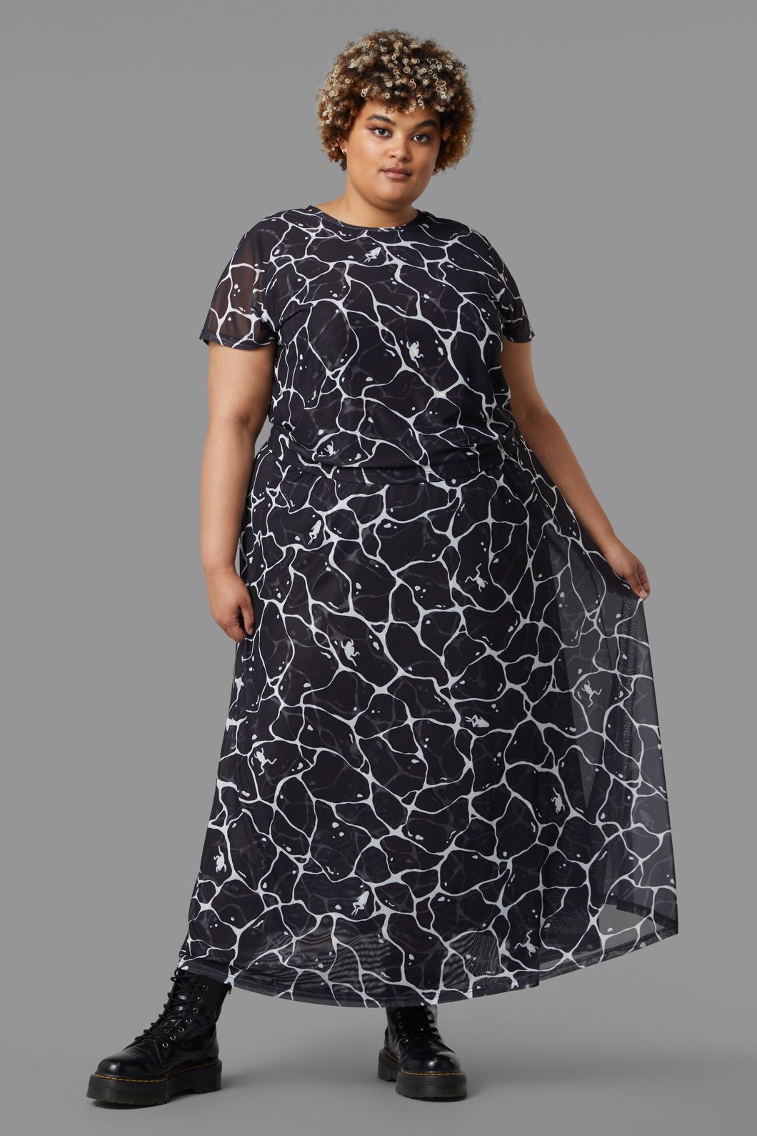 Black Friday - Curve Lily Pad Top - black