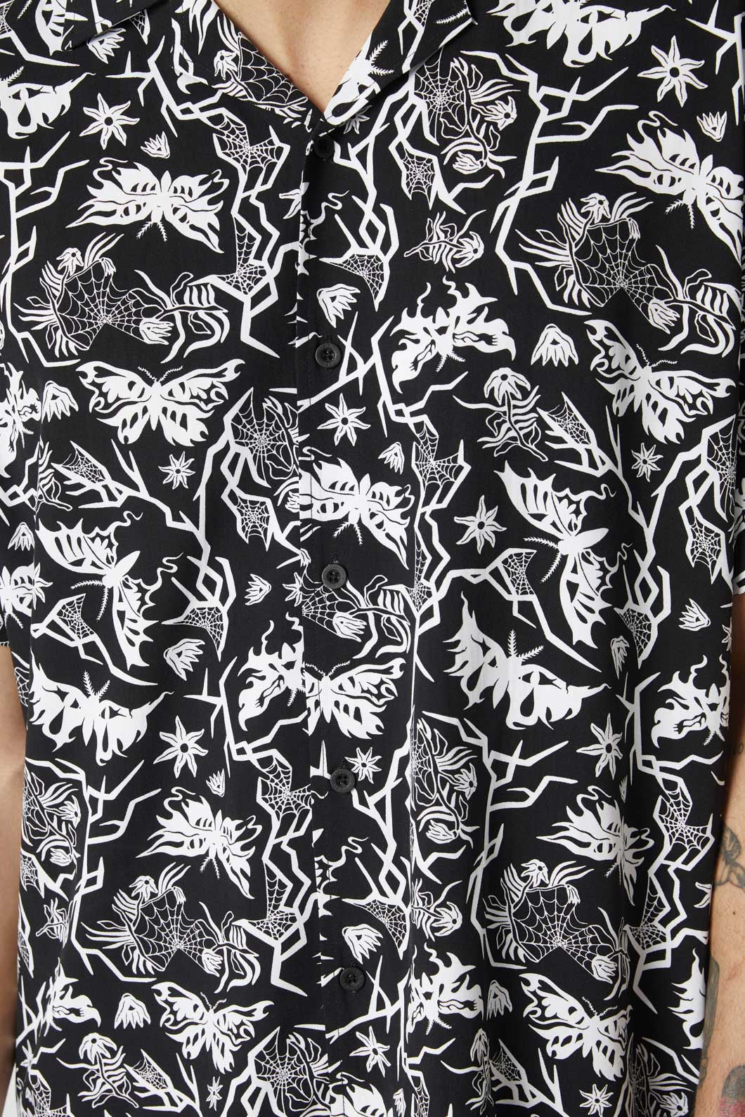 Dangerfield - To The Butterflies Printed Short Sleeve Shirt - black-white
