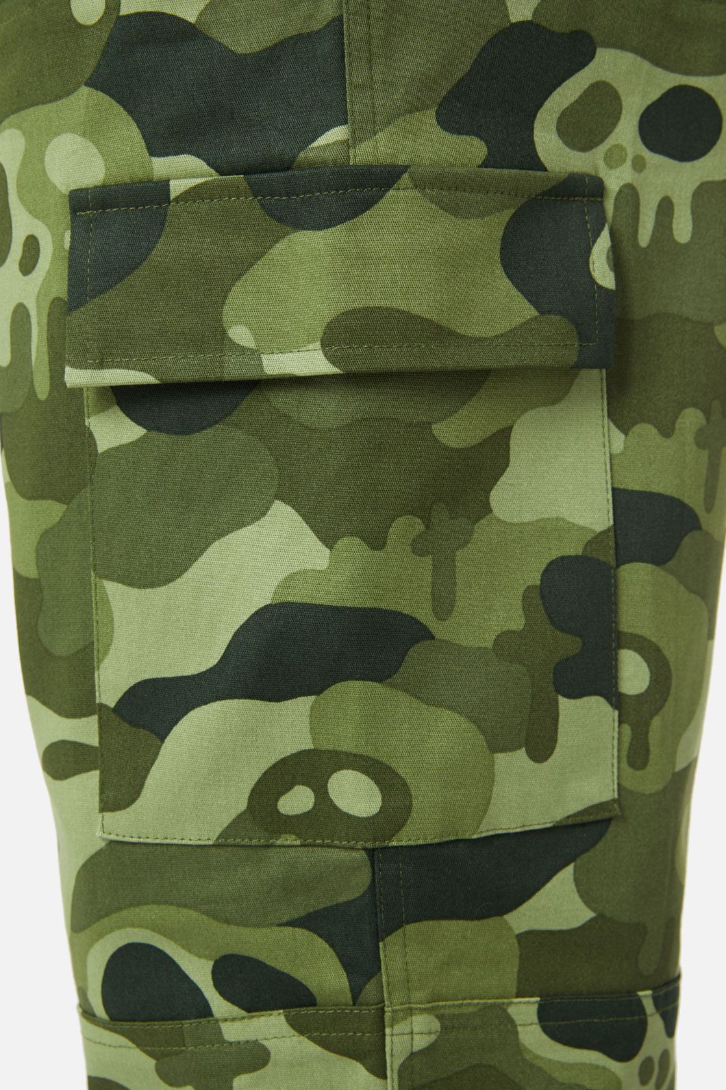 Dangerfield - Nook Of The Garden Camo Cargos - green