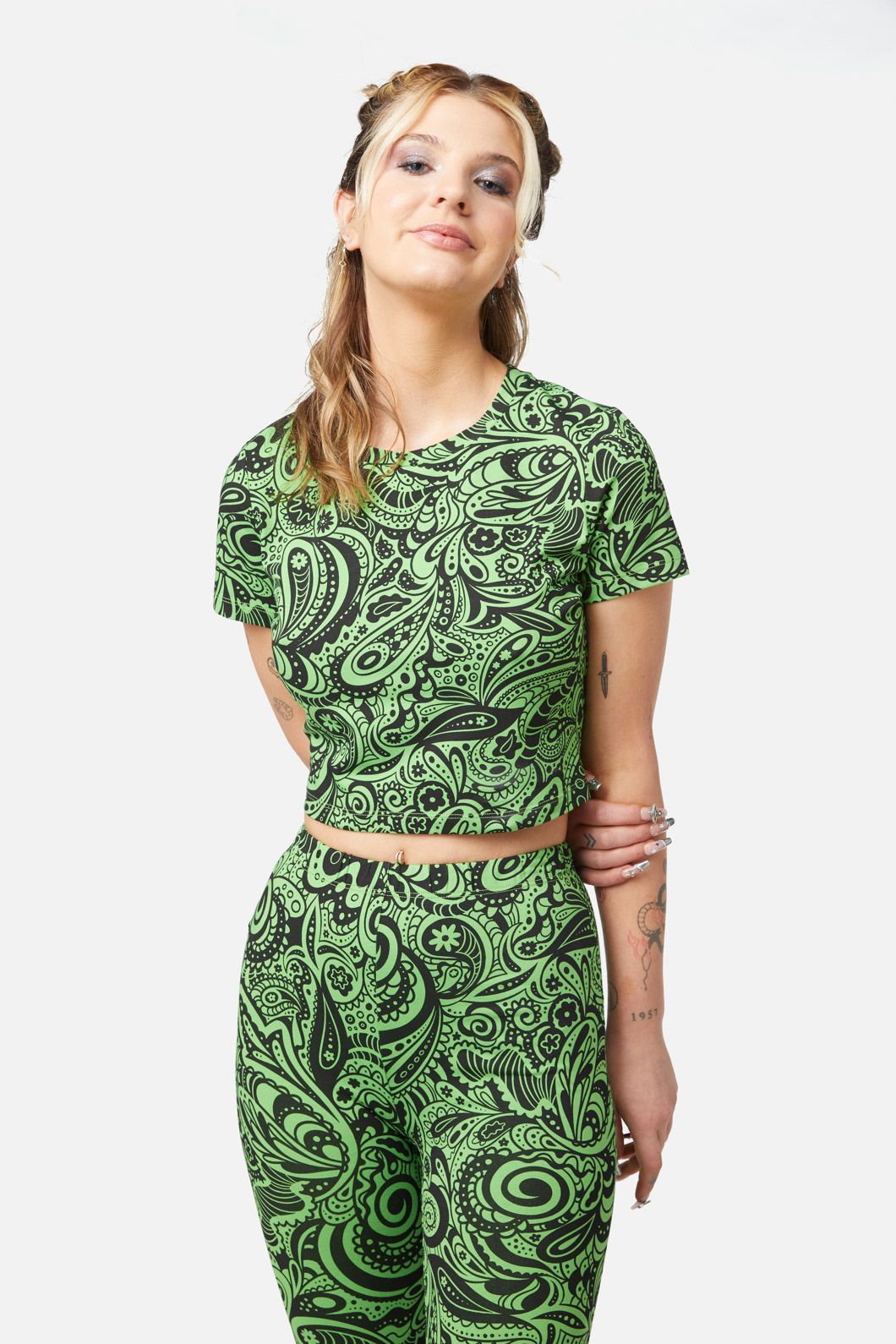 Dangerfield - Acid Paisley Jersey Crop Tee - green-black