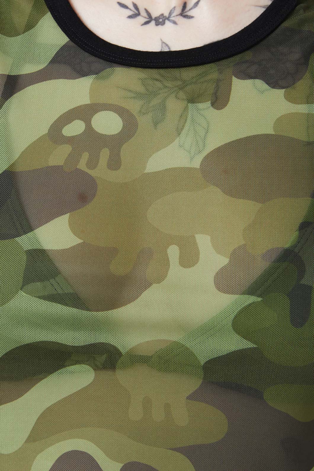 Dangerfield - Nook Of The Garden Camo Mesh Tank - green