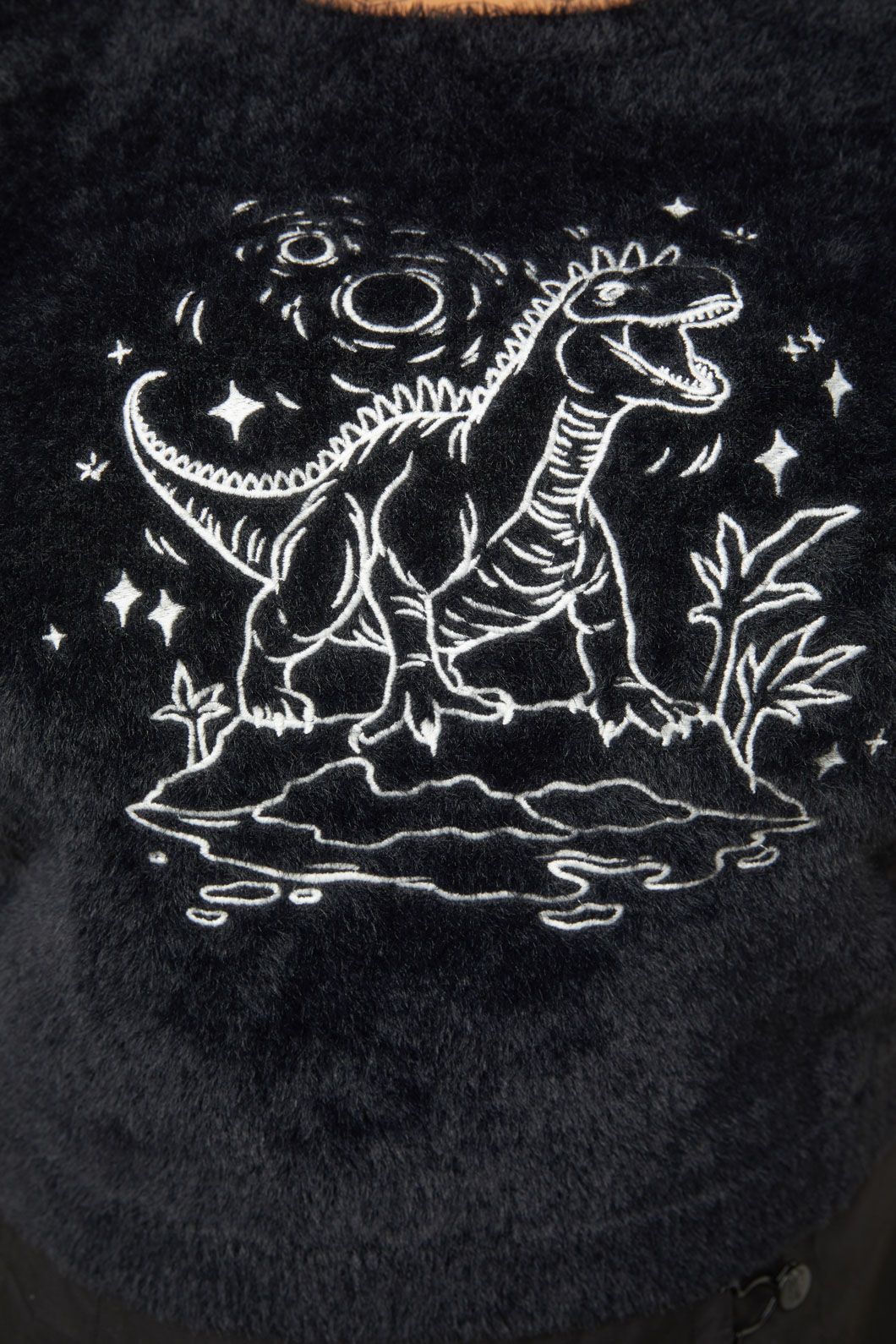 Dangerfield - Curve Triassic Embroidery Fluffy Knit - black