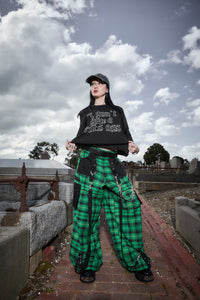 Black Friday - Wired Tartan Cargo Pant - green-black