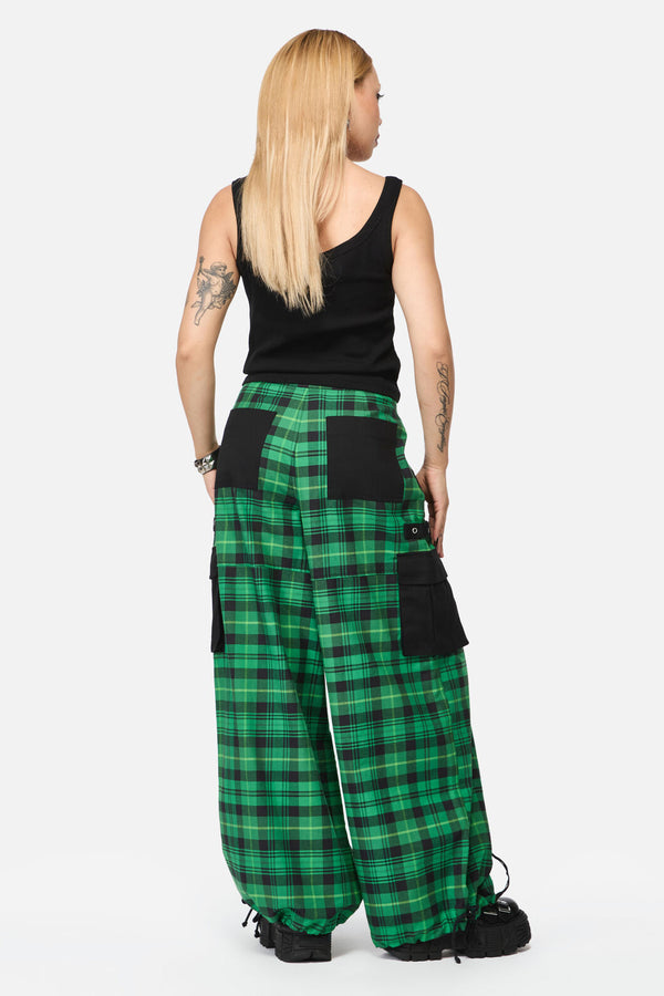Black Friday - Wired Tartan Cargo Pant - green-black