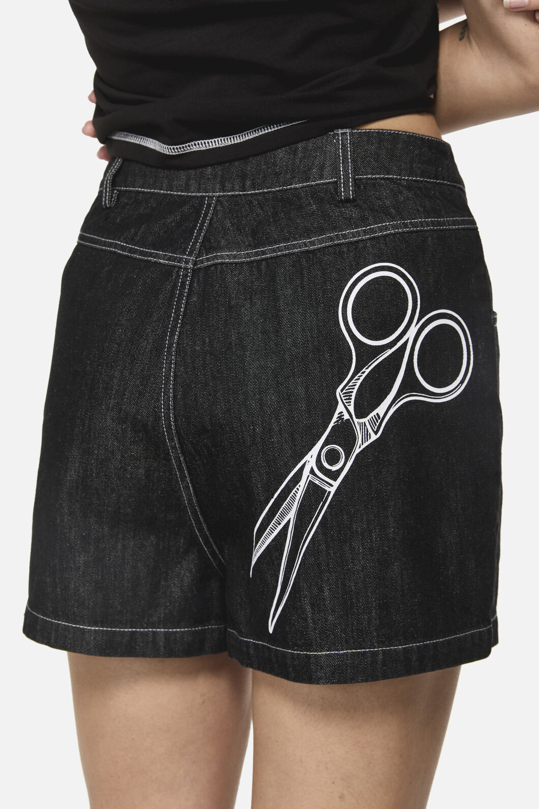 Black Friday - Snips Goth Print Short - black