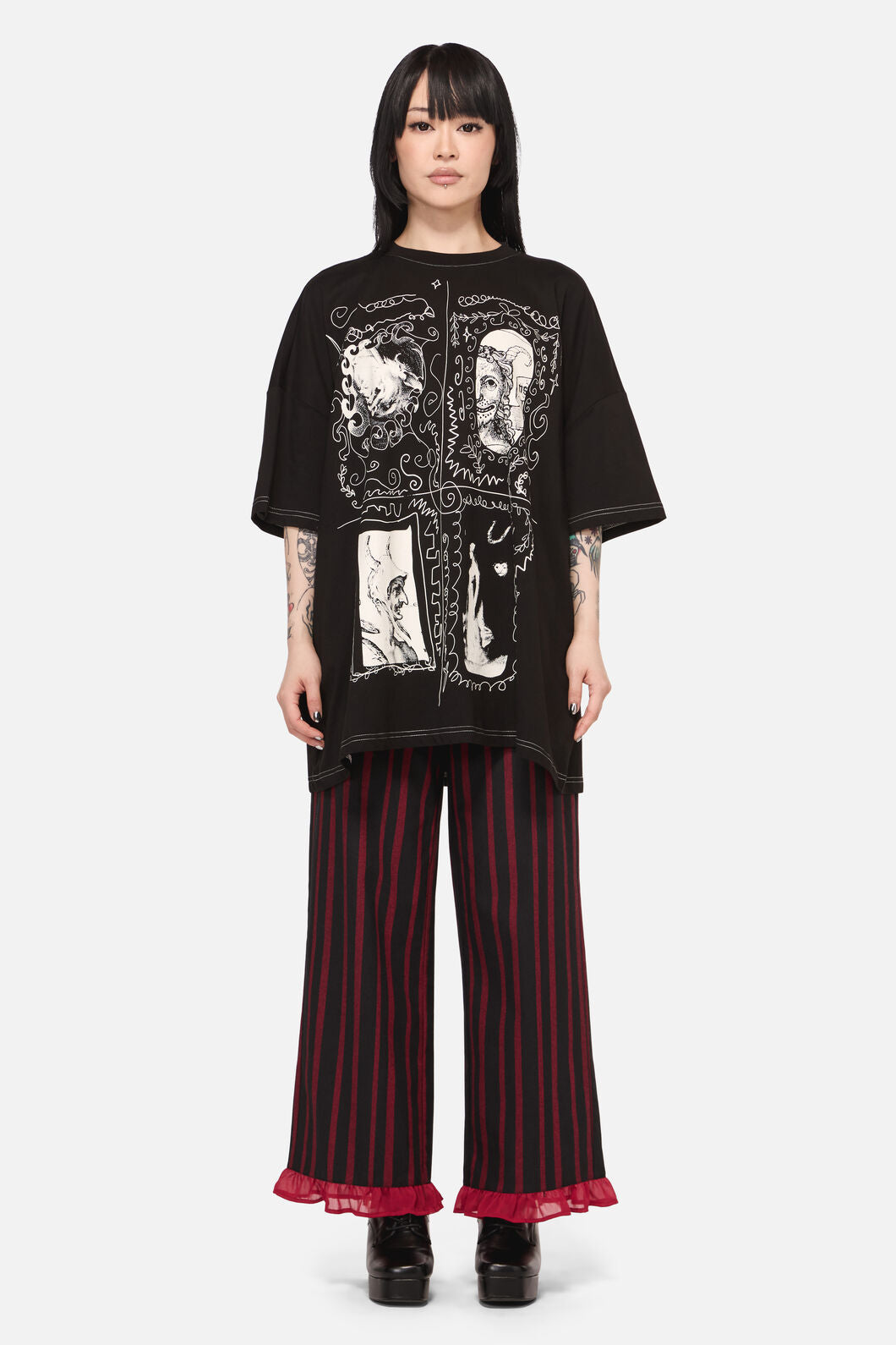 Black Friday - Framed Goth Oversized Tee - black