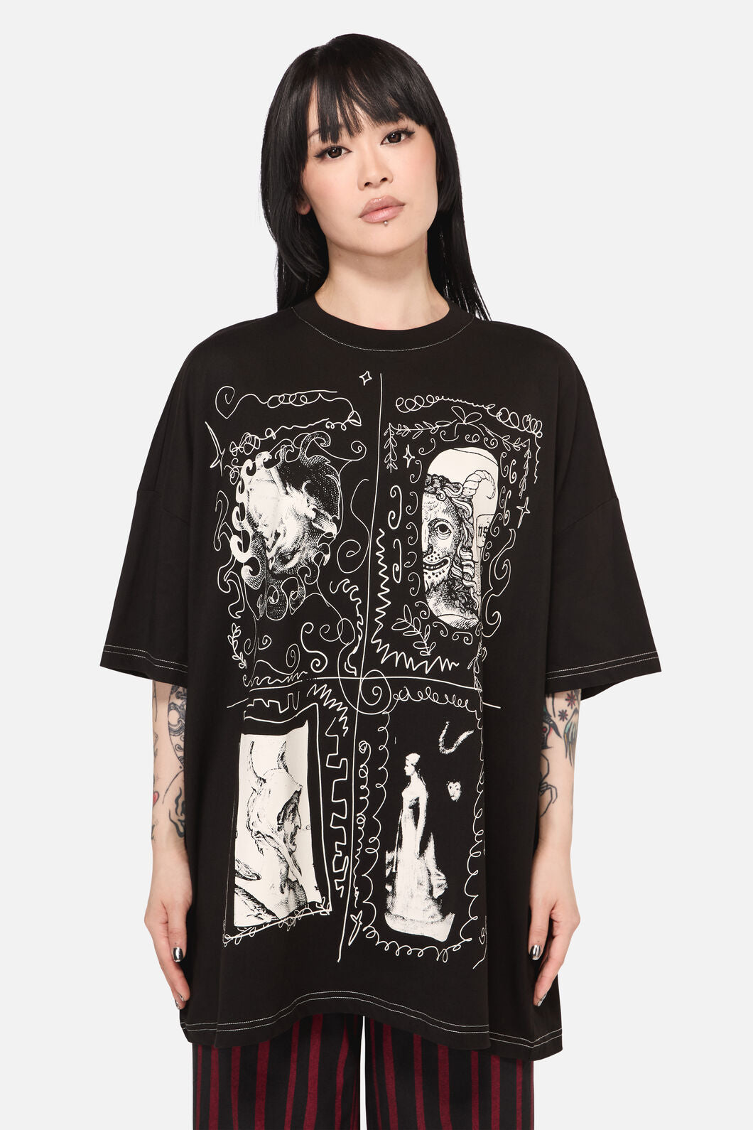 Black Friday - Framed Goth Oversized Tee - black