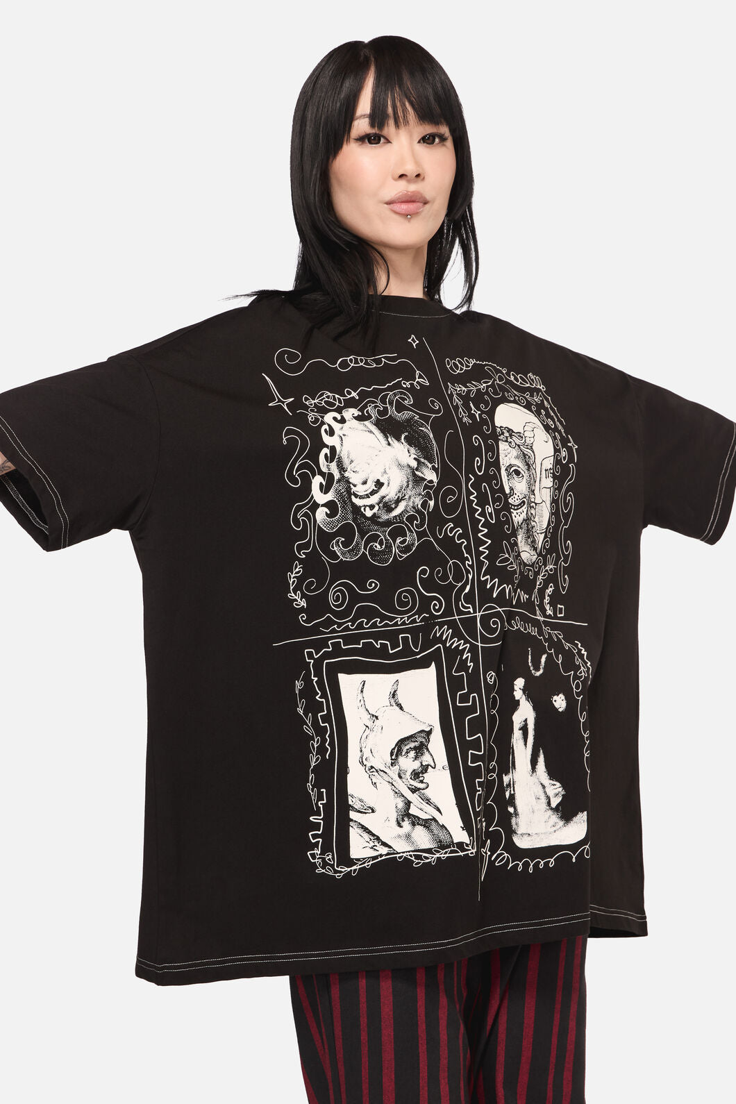 Black Friday - Framed Goth Oversized Tee - black