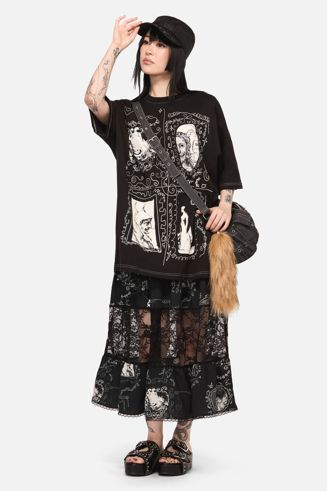 Black Friday - Framed Goth Oversized Tee - black