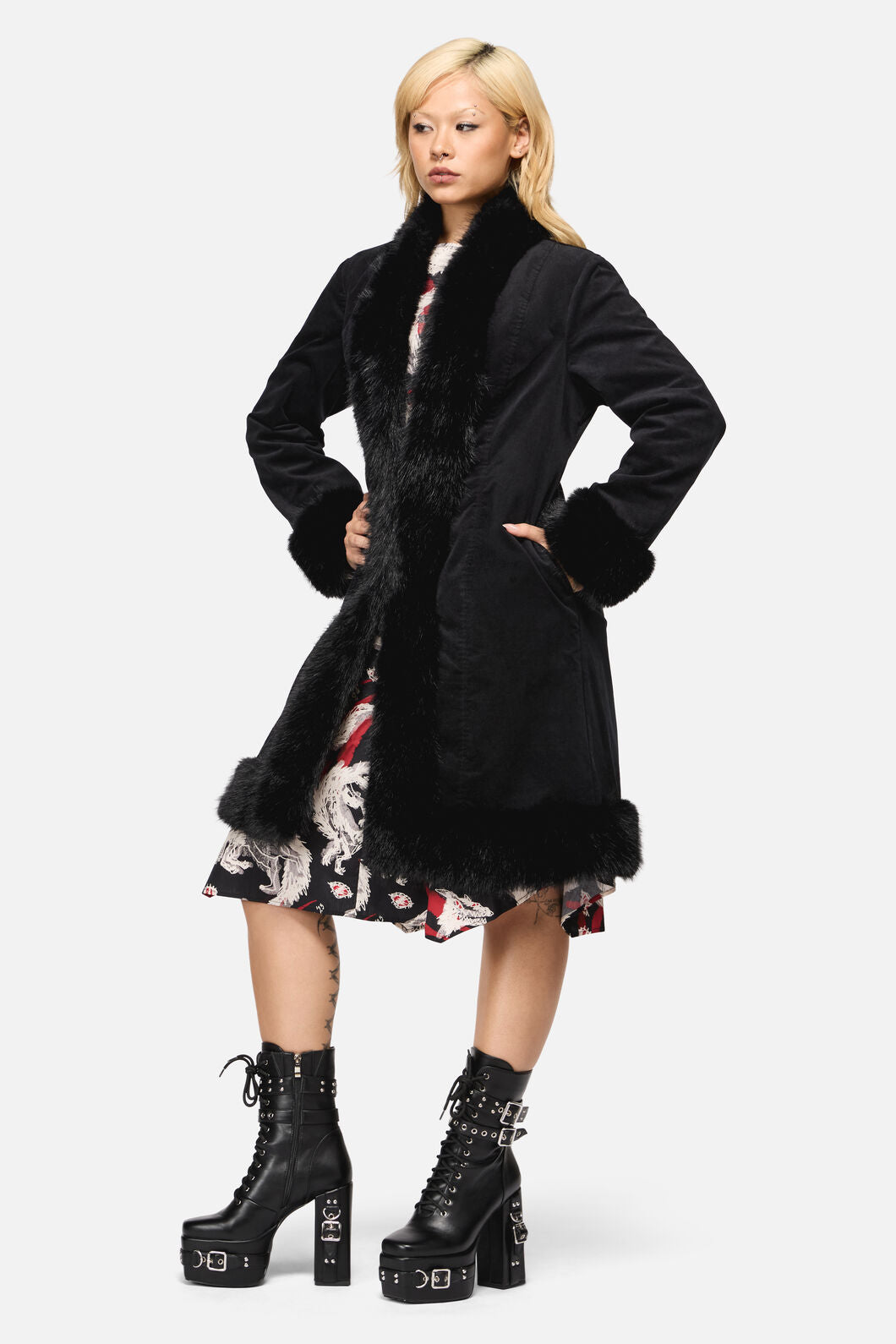 Black Friday - Wolves Velvet Coat - black