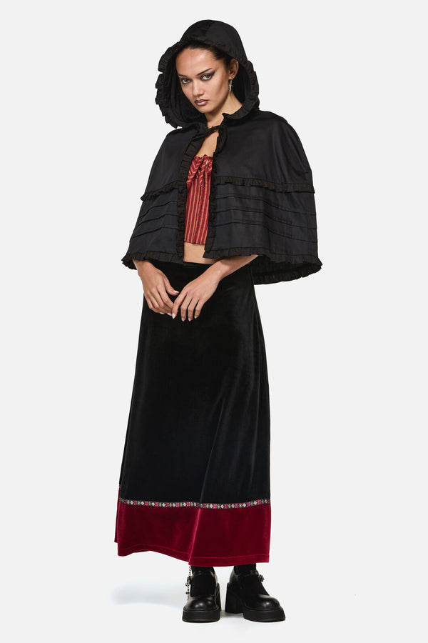 Black Friday - Estate Frill Cape - black