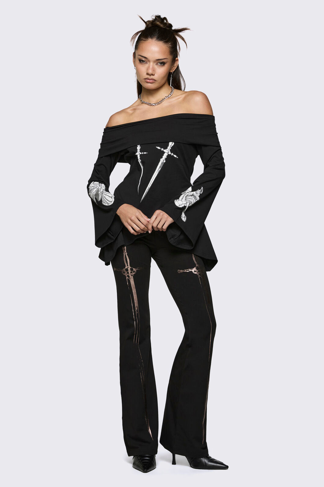 Black Friday - Lance Off-Shoulder Graphic Top - black
