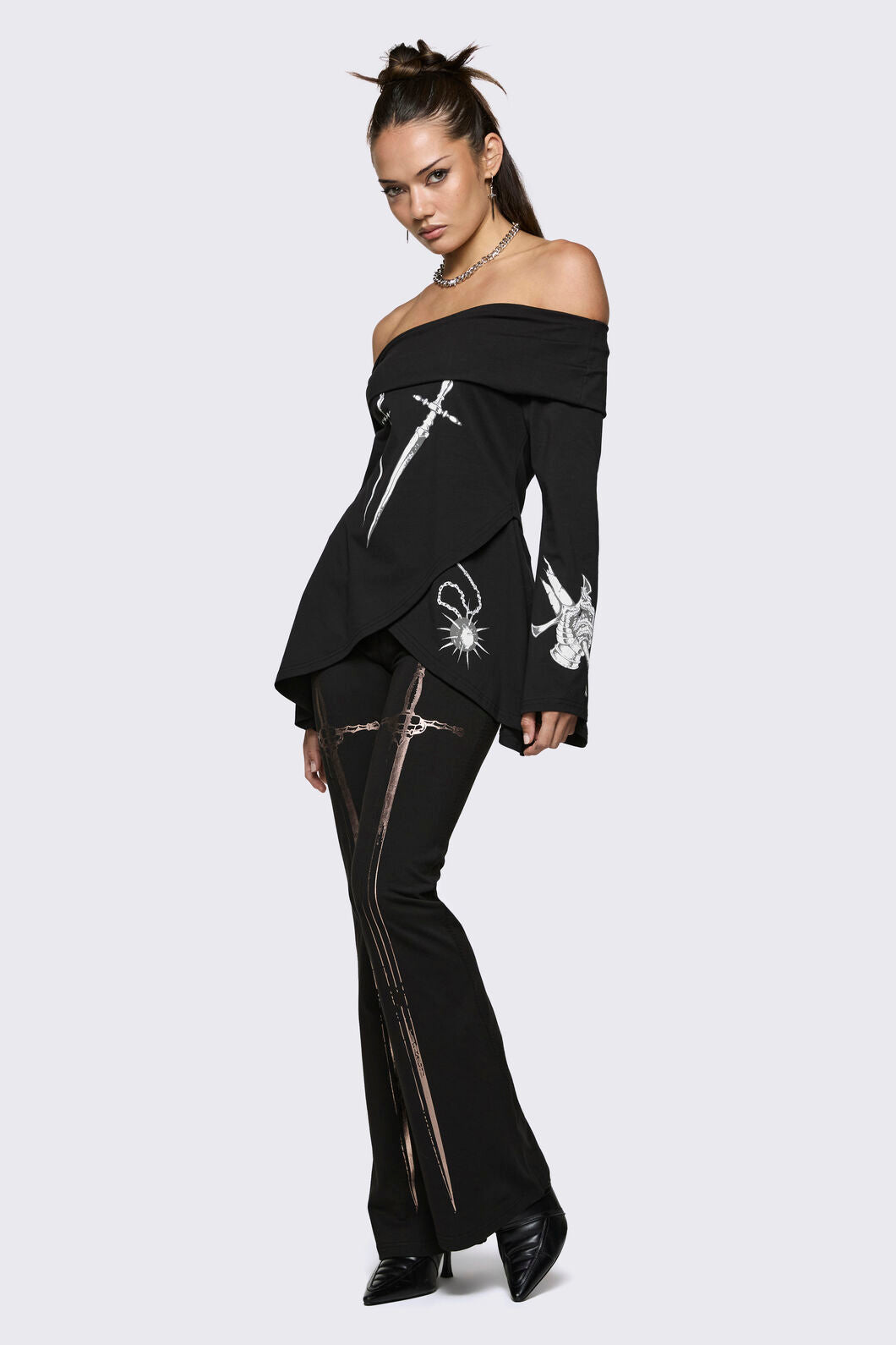 Black Friday - Lance Off-Shoulder Graphic Top - black