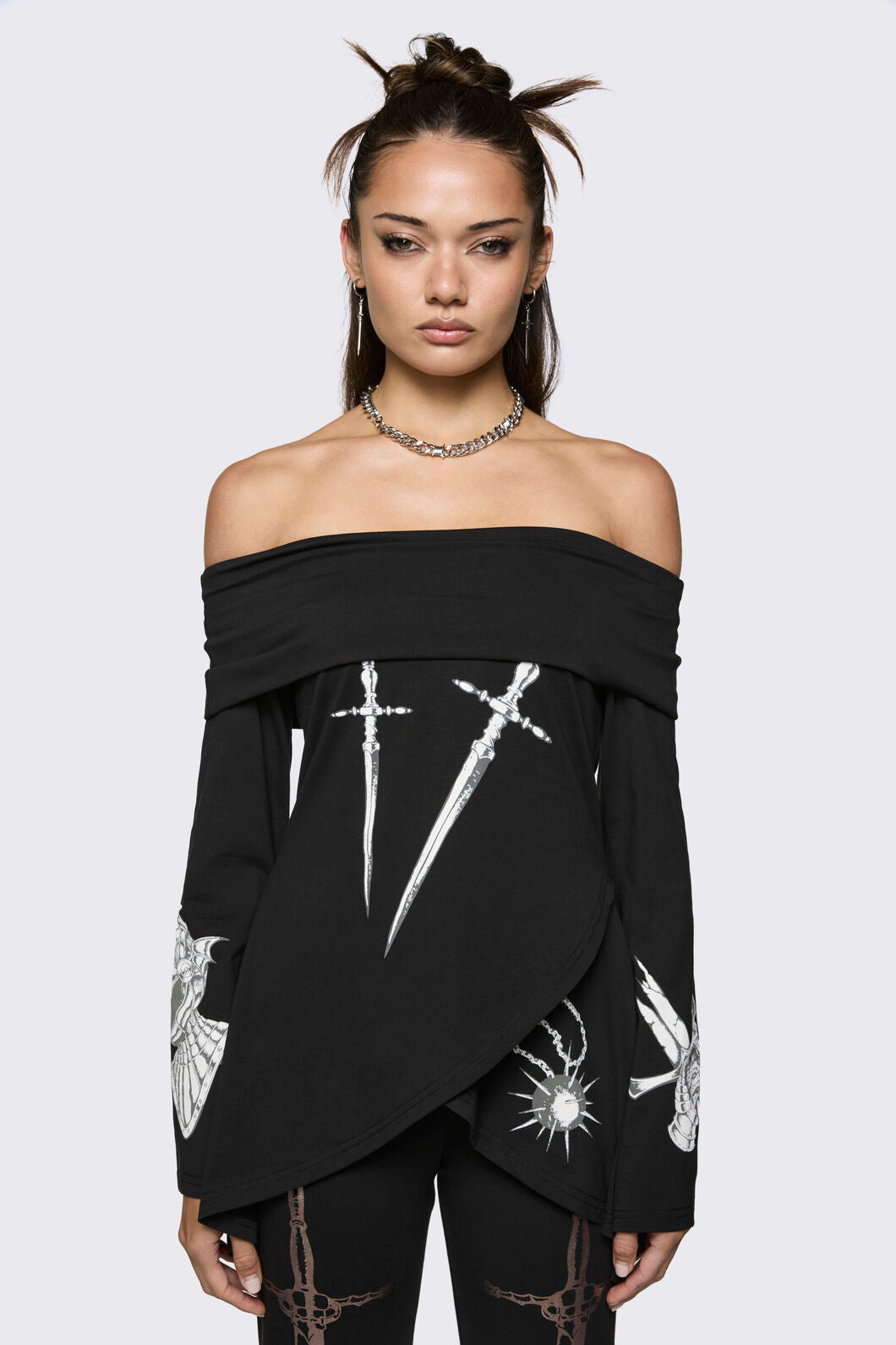 Black Friday - Lance Off-Shoulder Graphic Top - black