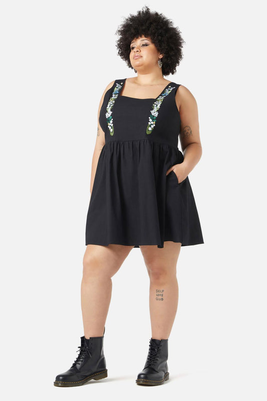 Black Friday - Curve Lily Pinafore - black