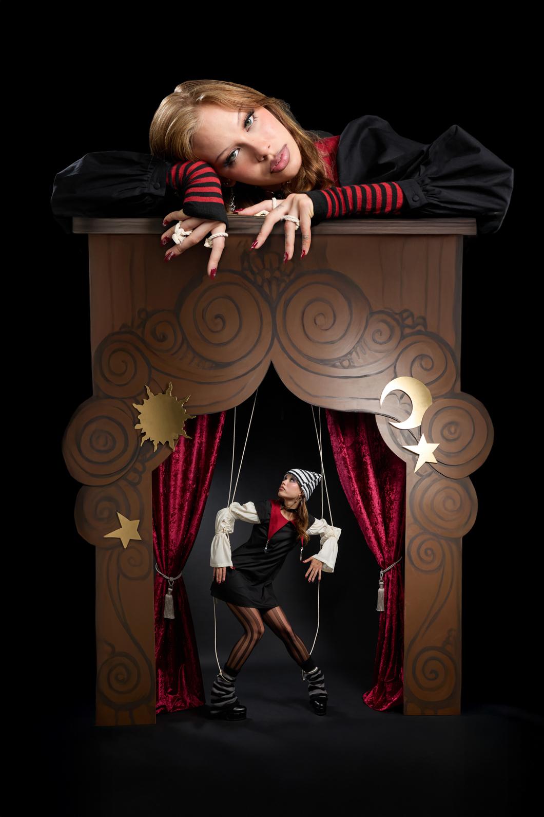 Black Friday - Puppet Show Shift Dress - black