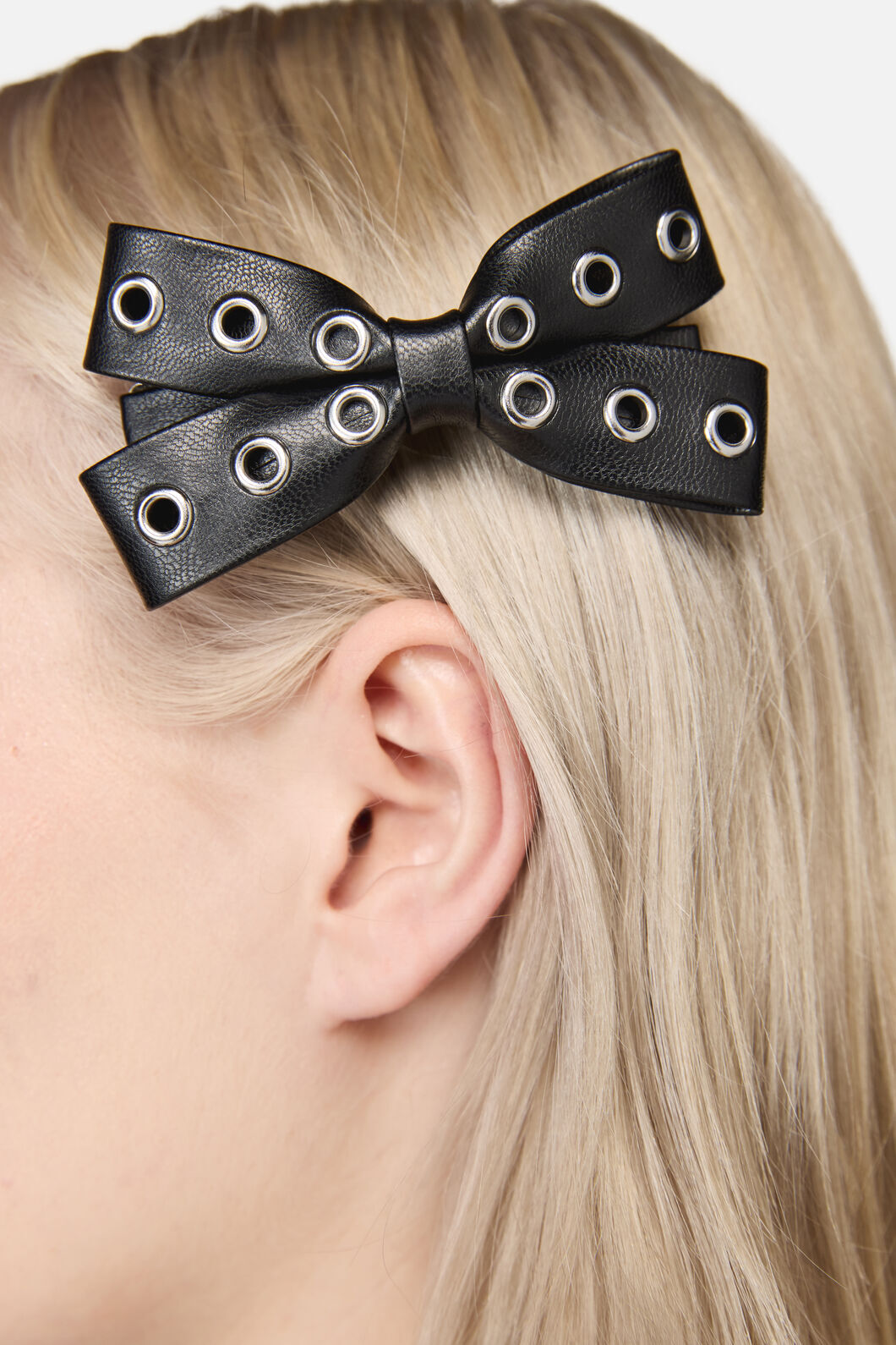 Black Friday - Eyelet Bow Clip - black