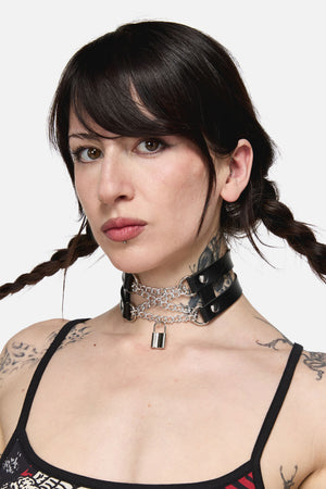 Black Friday - Criss Cross Chain Choker - black