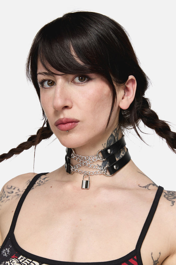 Black Friday - Criss Cross Chain Choker - black
