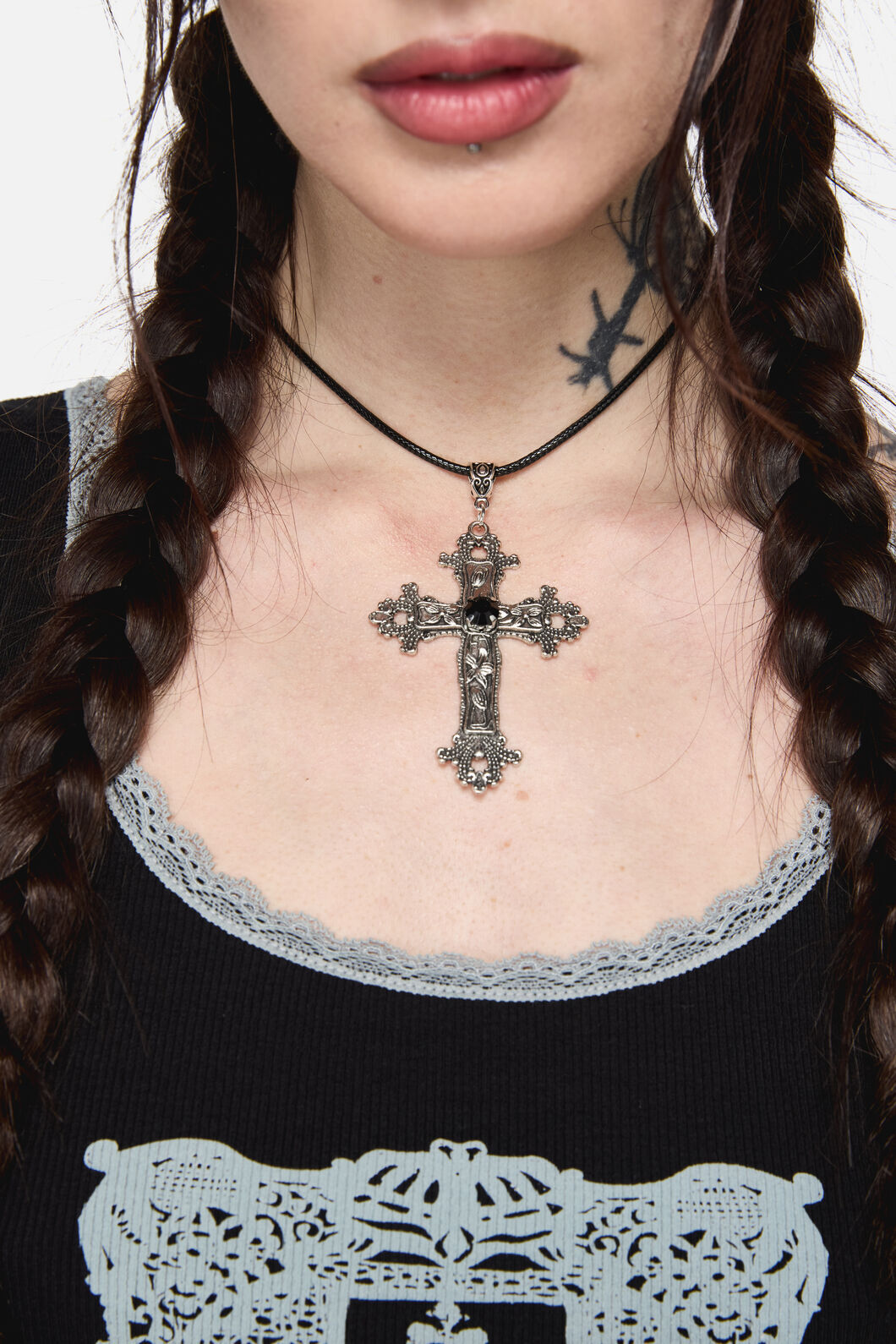 Black Friday - Gothic Cross Pendant Choker - silver