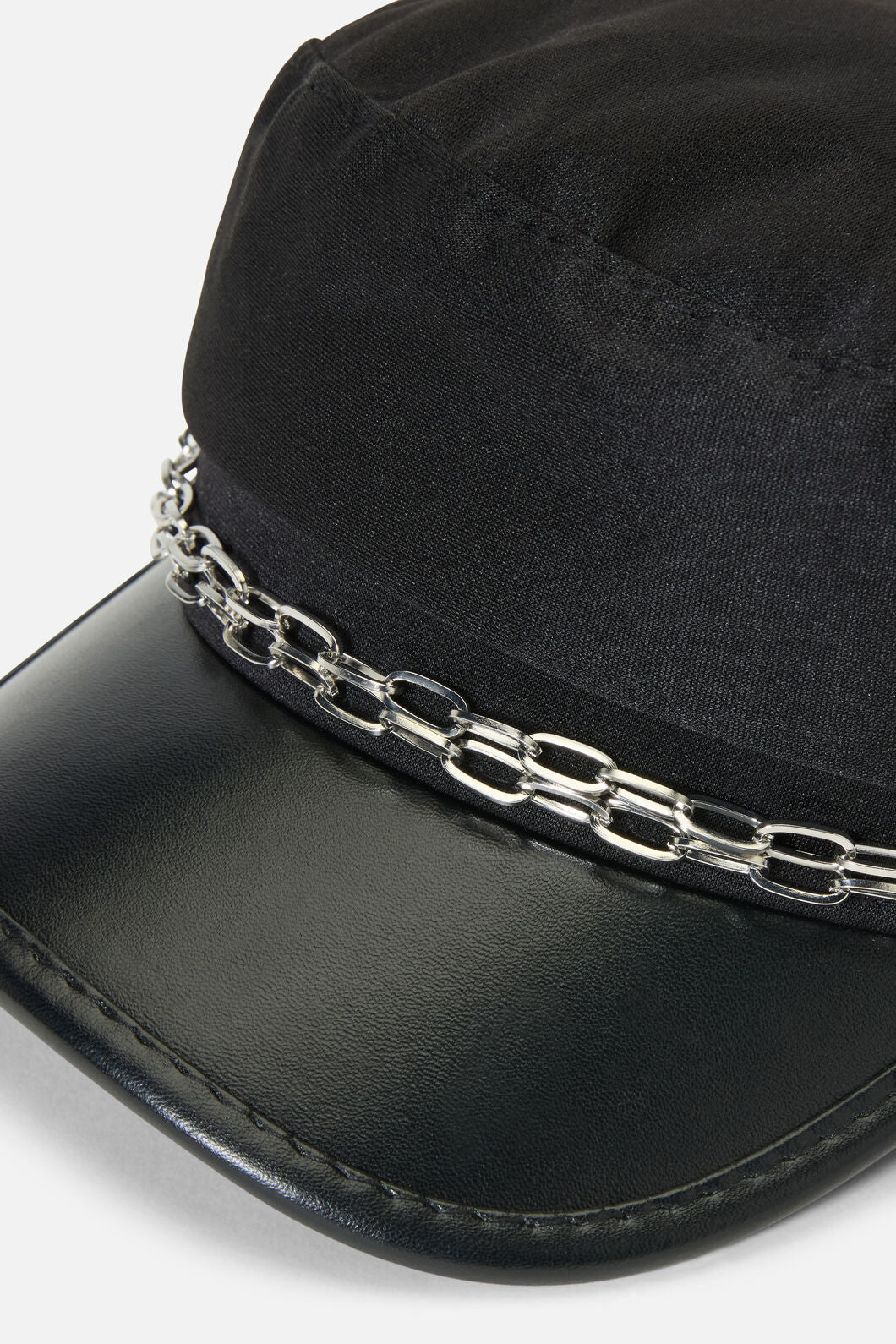 Black Friday - Simple Chained Page Boy - black