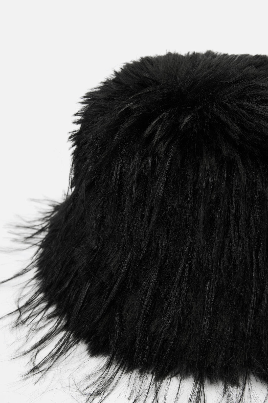 Black Friday - It Fluffy Hat - black