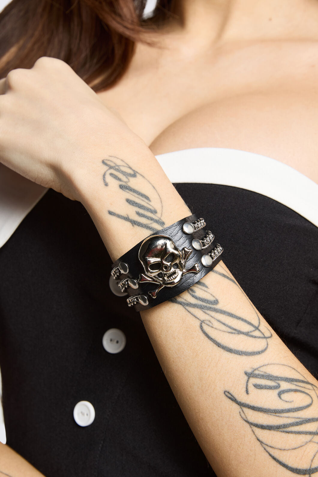 Black Friday - Chain & Skull Cuff - black