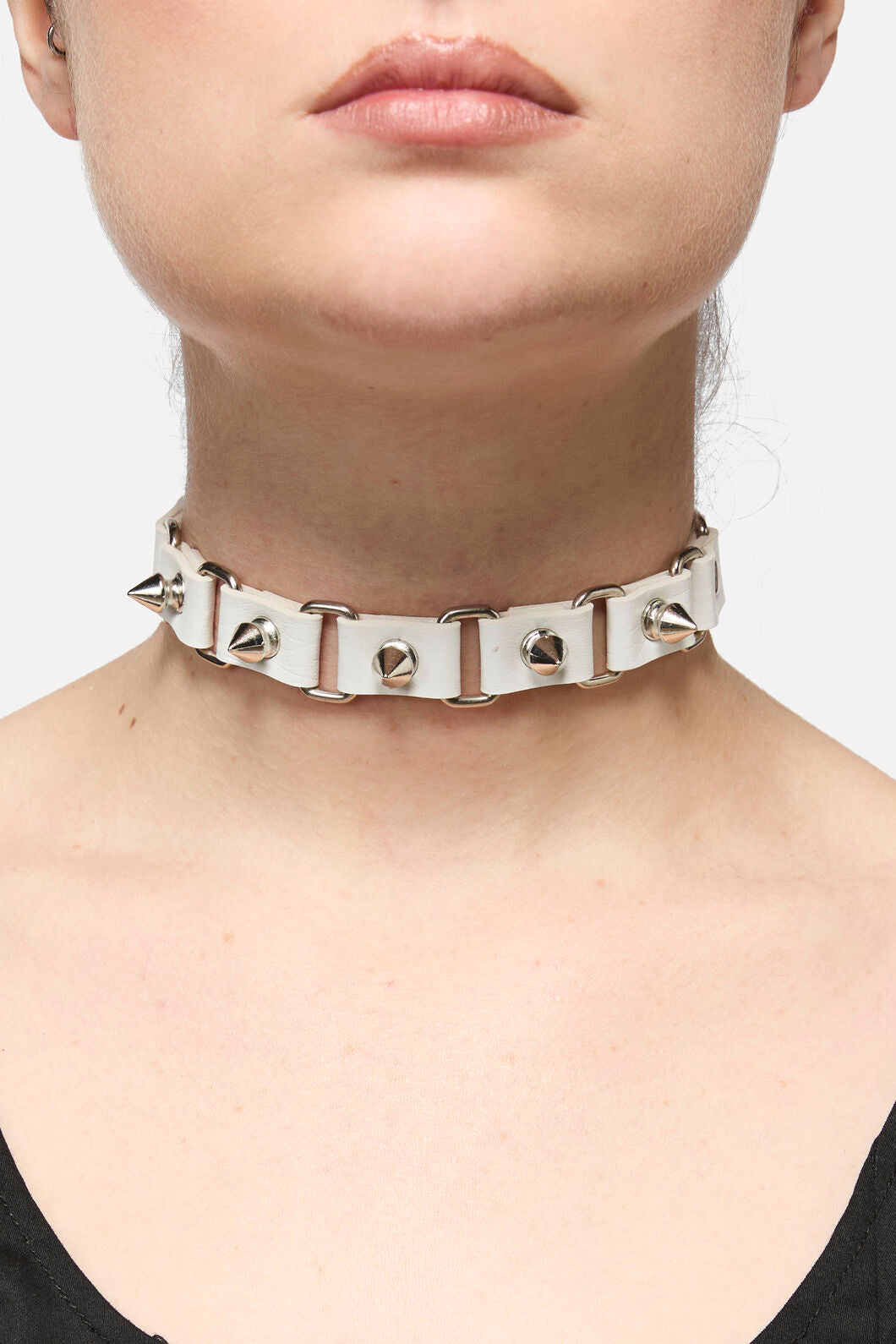 Black Friday - White Link Spike Choker - white