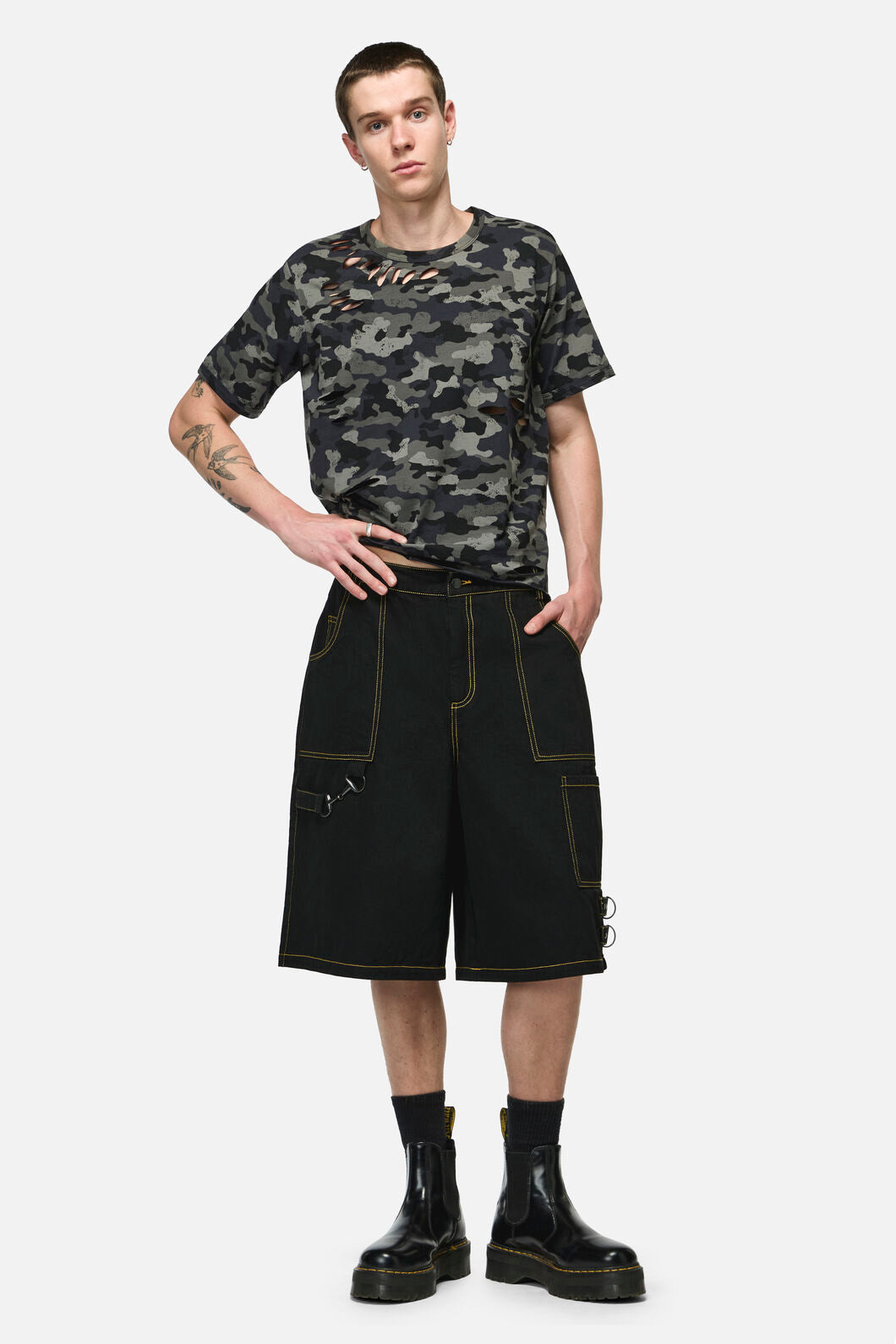 Dangerfield - Signals Goth Trim Cargo Short - black